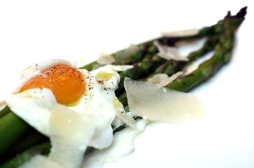 Asparagus with poached egg