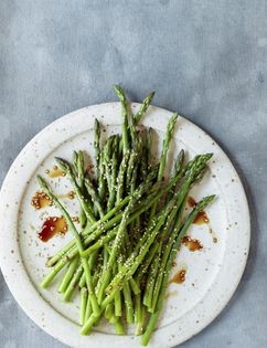 Asparagus with shoyu and sesame seeds