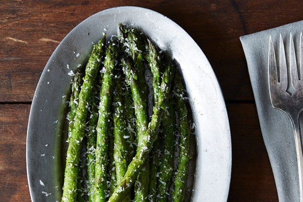 Asparagus with spring garlic pesto