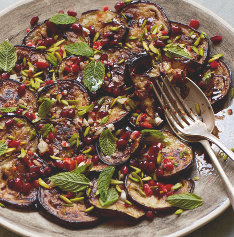 Aubergine & pomegranate salad (Salatete batenjan bil romane)