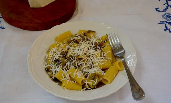 Aubergine and salted ricotta pasta