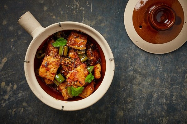 Aubergine, green chilli and fish claypot
