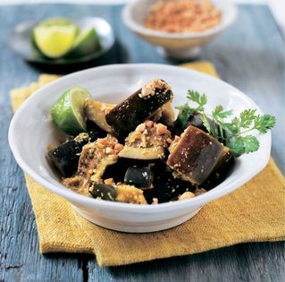 Aubergine in peanut sauce