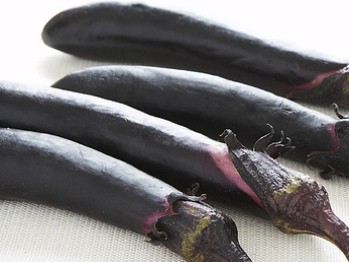 Aubergine, mint and yogurt dip