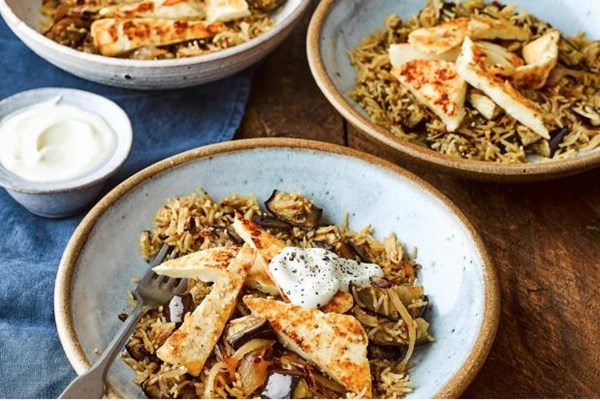 Aubergine pilaf with crispy halloumi