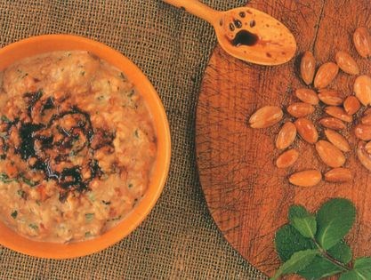 Aubergine purée with mint and almonds (Nazuktan)