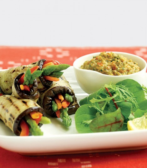 Aubergine rolls with pesto