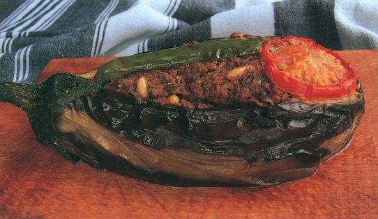 Aubergine stuffed with lamb (Karniyarik)
