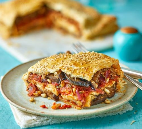 Aubergine, tomato & halloumi pie