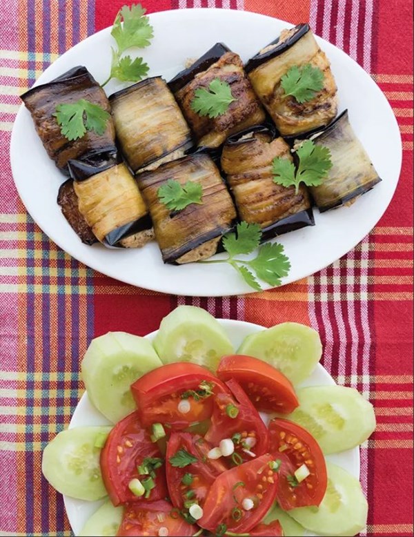 Aubergine/eggplant rolls (Nigvziani badrijani)