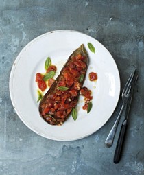 Aubergines with garlic, olive oil and tomatoes