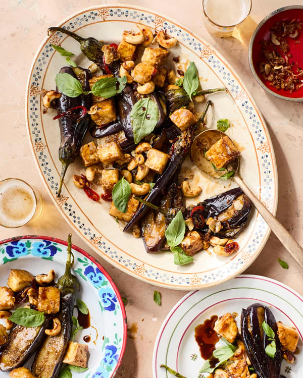 Aubergines with tofu, cashew nuts and Thai basil