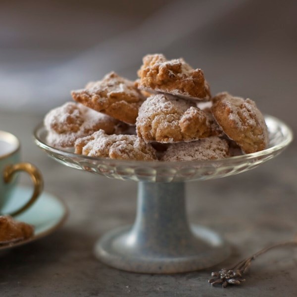 'Auntie' Beryl's Mexican wedding biscuits