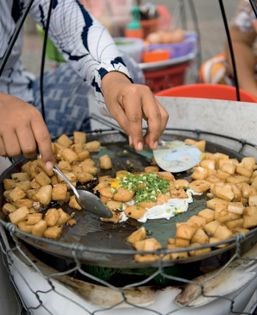 Aunty Five's rice cake with egg and soy (Bánh bôt chiên mo năm)