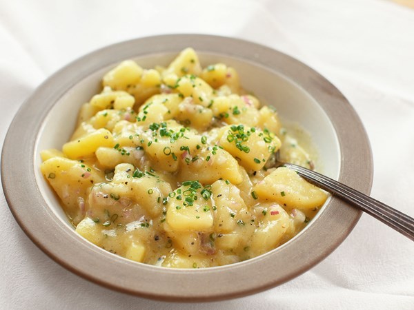 Austrian-style potato salad (Erdäpfelsalat) 