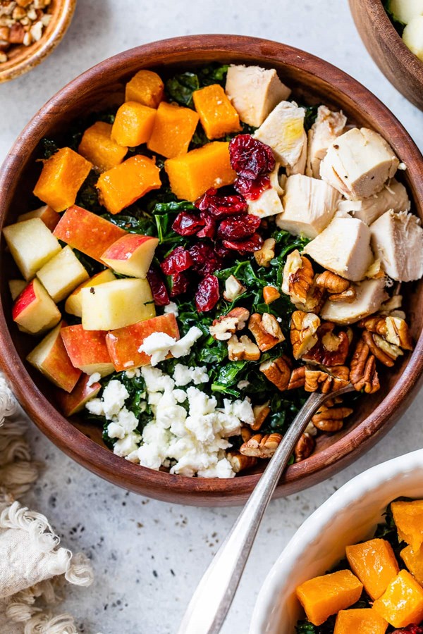 Autumn kale salad with chicken 