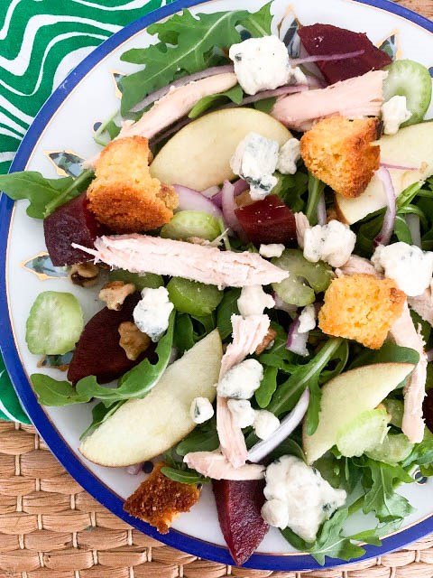  Autumn salad with cornbread croutons 