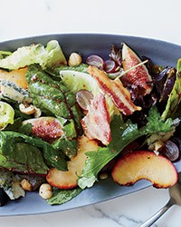 Autumn salad with figs and blue cheese