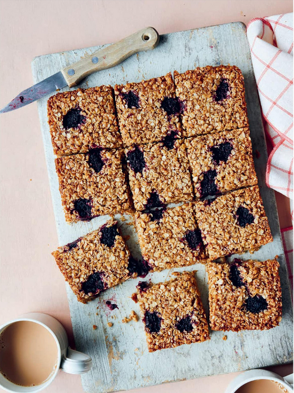 Autumn-spiced blackberry flapjacks