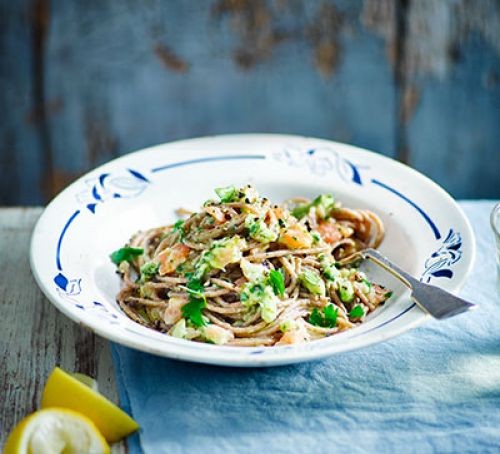 Avocado & smoked salmon spelt spaghetti