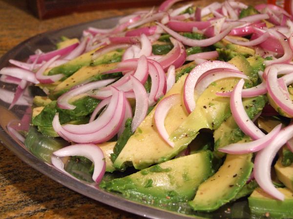Avocado and onion salad