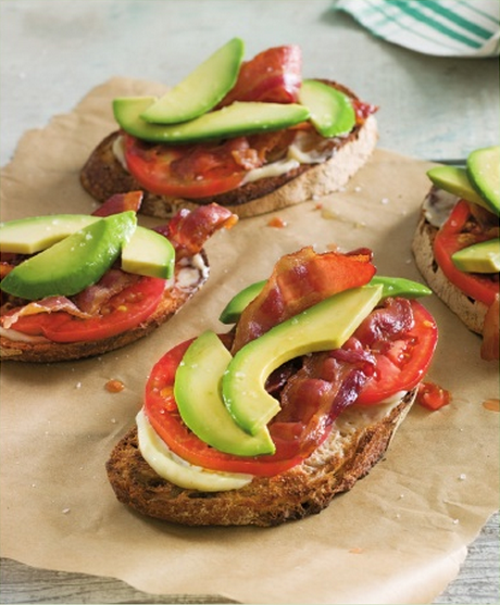 Avocado, bacon and tomato tartines