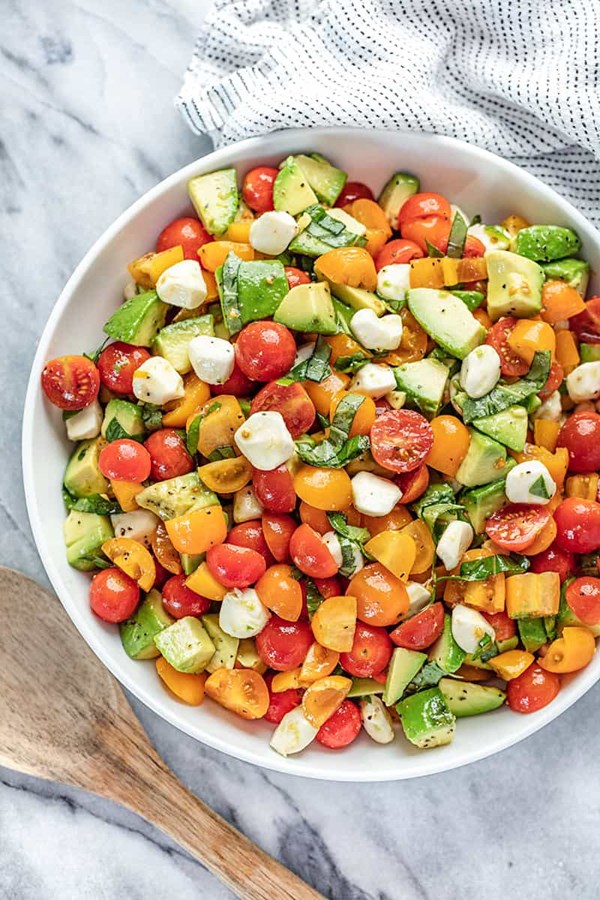 Avocado caprese salad