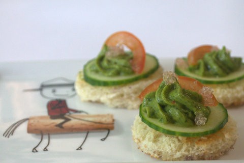 Avocado, goat cheese and mint spread