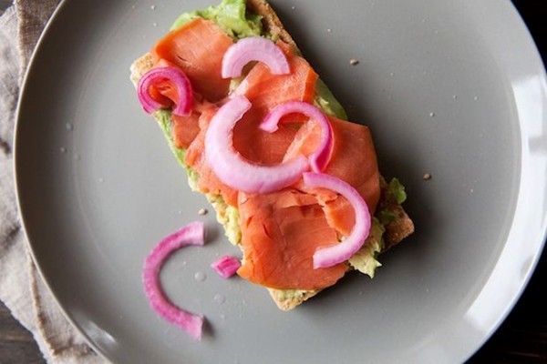 Avocado, lox, and pickled onion on crispbread