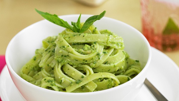 Avocado pesto pasta