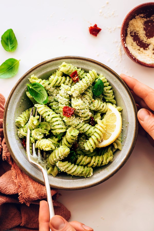 Avocado pesto pasta salad