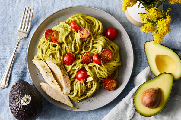 Avocado pesto pasta with chicken & cherry tomatoes
