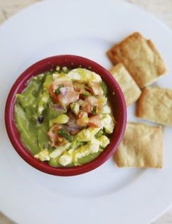 Avocado salmorejo (Salmorejo de aguacate)