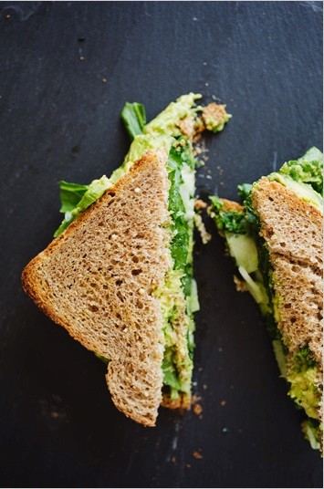 Avocado sandwich with green harissa