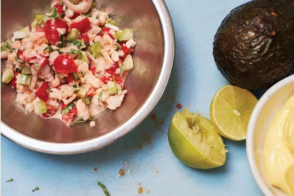 Avocado stuffed with shrimp (Aguacate relleno de camarones)