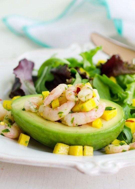 Avocado stuffed with spicy shrimp