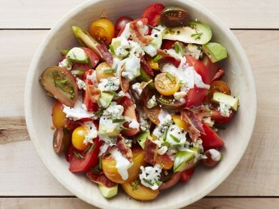 Avocado-tomato salad with bacon and blue cheese