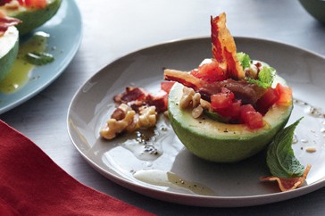 Avocado, tomato, walnut & crisp pancetta salad