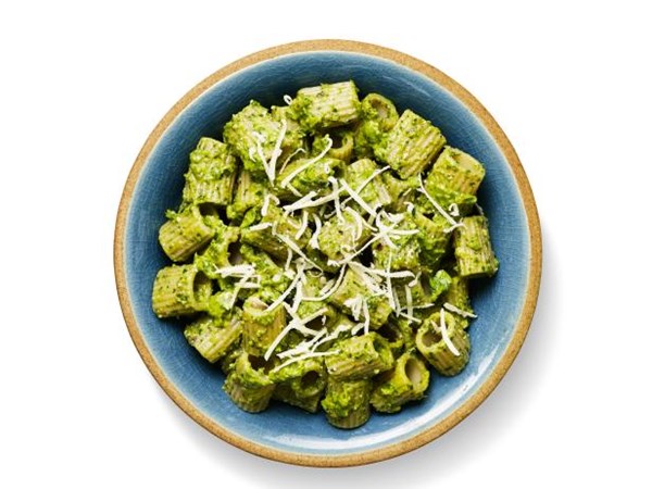 Avocado-walnut pesto