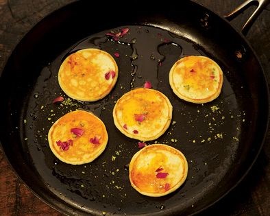 Azerbaijan-style pancake (Khagineh-ye Azerbaijani)