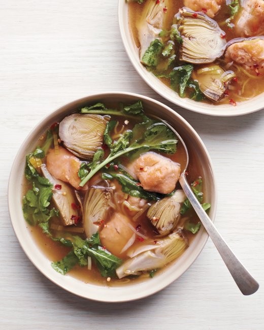 Baby-artichoke and chicken soup