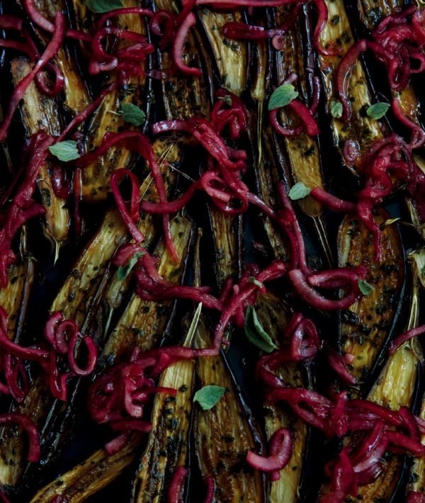 Baby aubergines with oregano & red onion