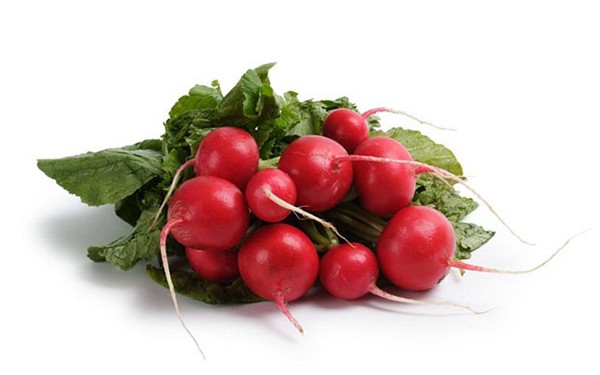 Baby gem, pea and radish salad