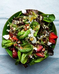 Baby lettuces with feta, strawberries and almonds