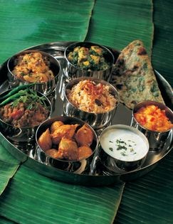 Baby onions stewed in yoghurt masala (Kande ki sabzi)