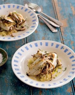 Baby squid in confit onion sauce (Pelaio txipiroiak)