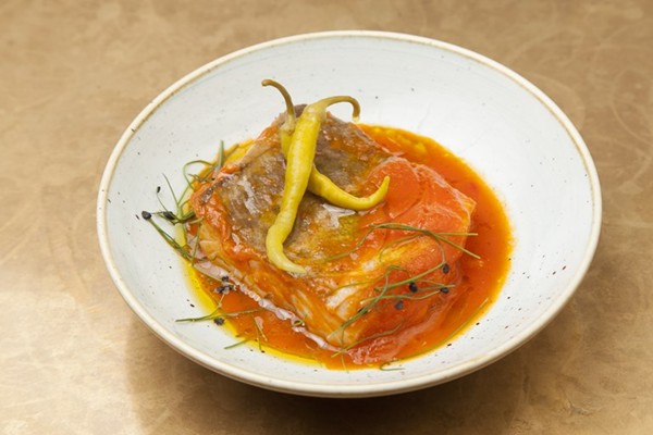 Bacalao a la Riojana with crispy garlic