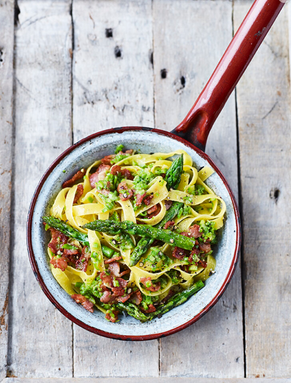 Bacon & asparagus tagliatelle