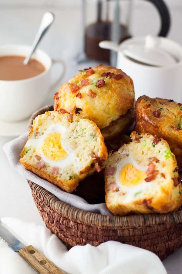 Bacon & egg breakfast muffins