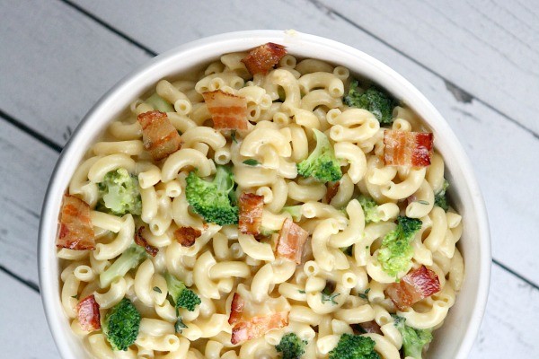 Bacon and broccoli macaroni and cheese